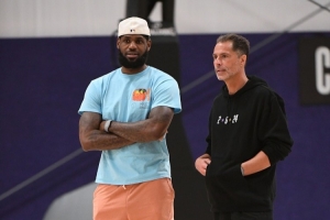 开云下载网址-NBA高管：到现在湖人也没宣布过詹姆斯执行了选项 这非常奇怪