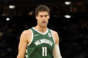 开云-布克准绝杀！大洛：沟通出现了失误 对手给布克做了个很好的掩护