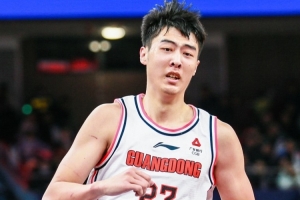 开云-没能充当奇兵！张明池替补12分钟1中0无任何有效数据 2失误4犯规