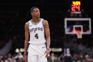 开云-贝弗利：福克斯是联盟第8或9的控卫 其续约将激励队内另两个控卫