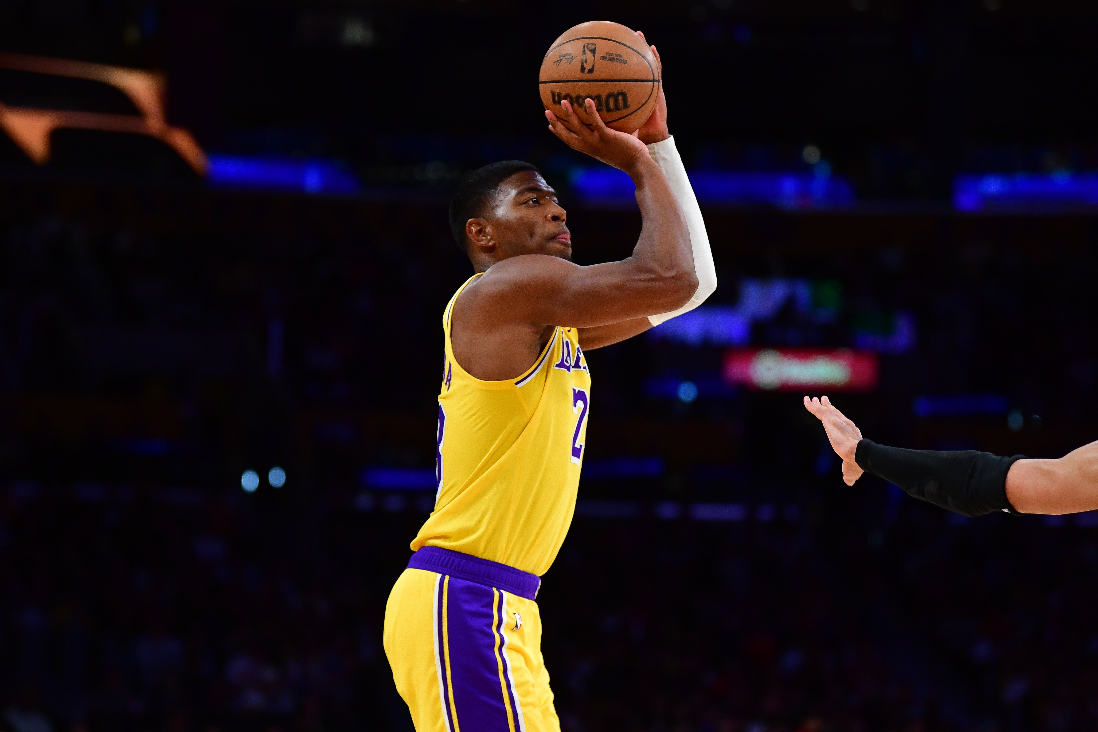 kaiyun-八村塁：我们上次交手被骑士打爆了 今天成功限制了米切尔和哈登